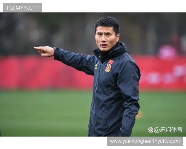 里皮执教风格以战术纪律与临场调整著称，强调攻守平衡