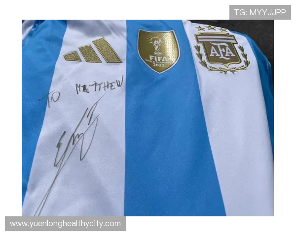 恩佐·费尔南德斯场下生活差点看不出是百万身价球星，居然爱穿这种街头贩卖款？